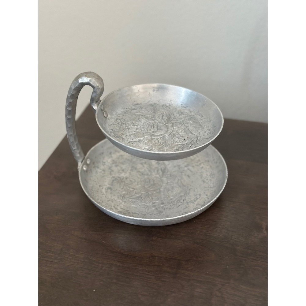 Everlast Forged Aluminum Two Tier Serving Tray Hammered Floral‎ Handle